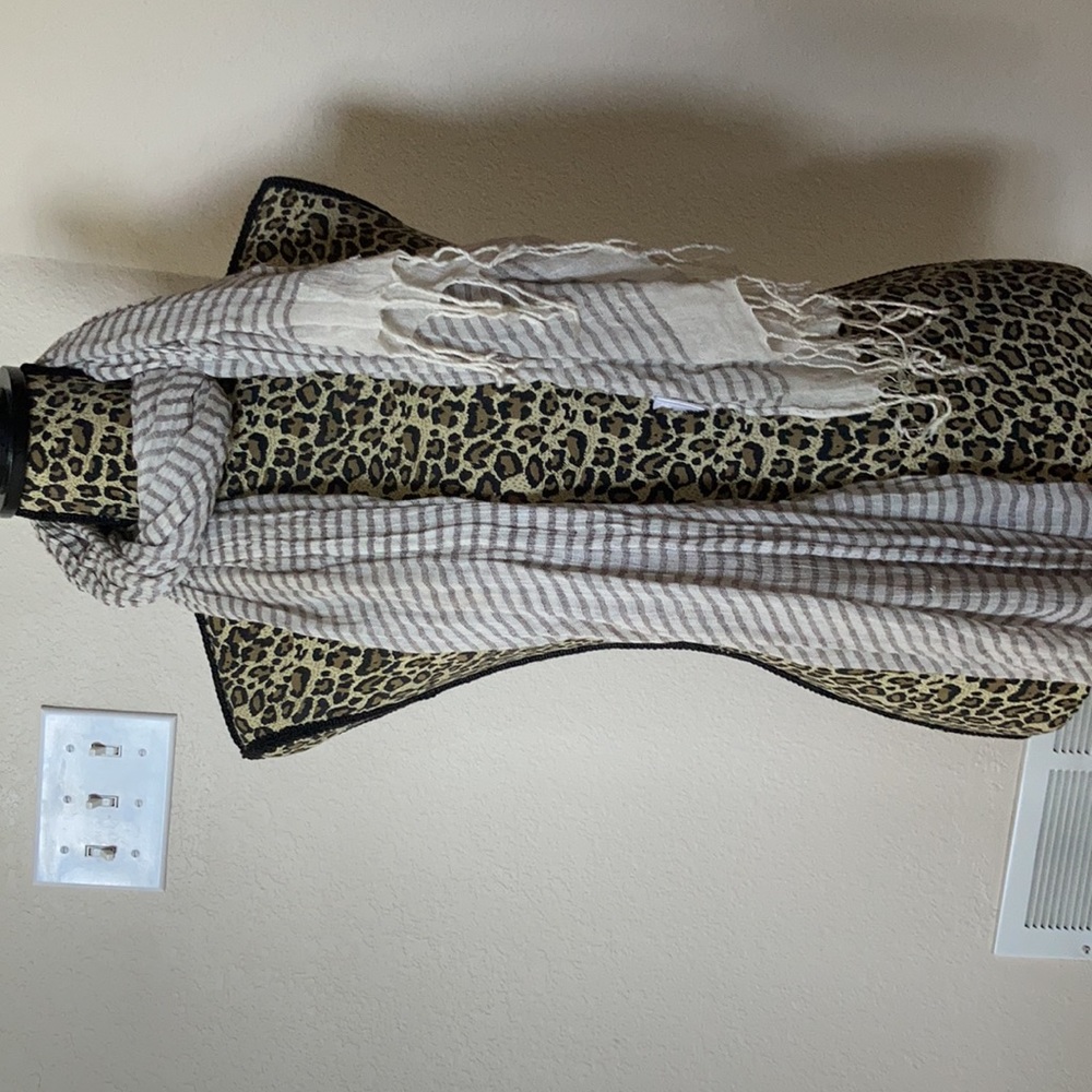 Scarf - Picture 2 of 4